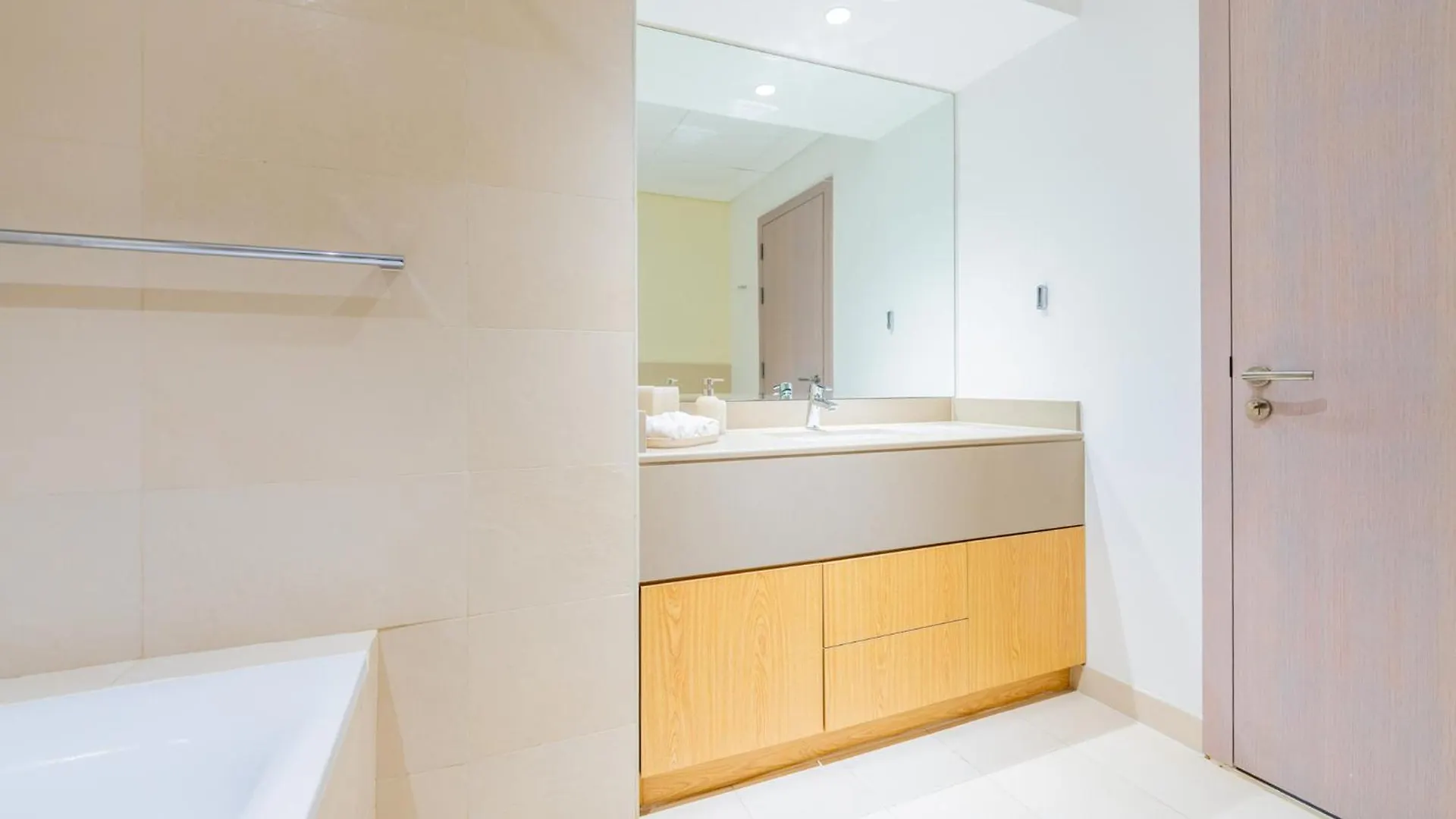 Two Bedroom Apartment By Otolo Homes With Free Yas Theme Park Tickets Abu Dhabi 0*,  Förenade Arabemiraten