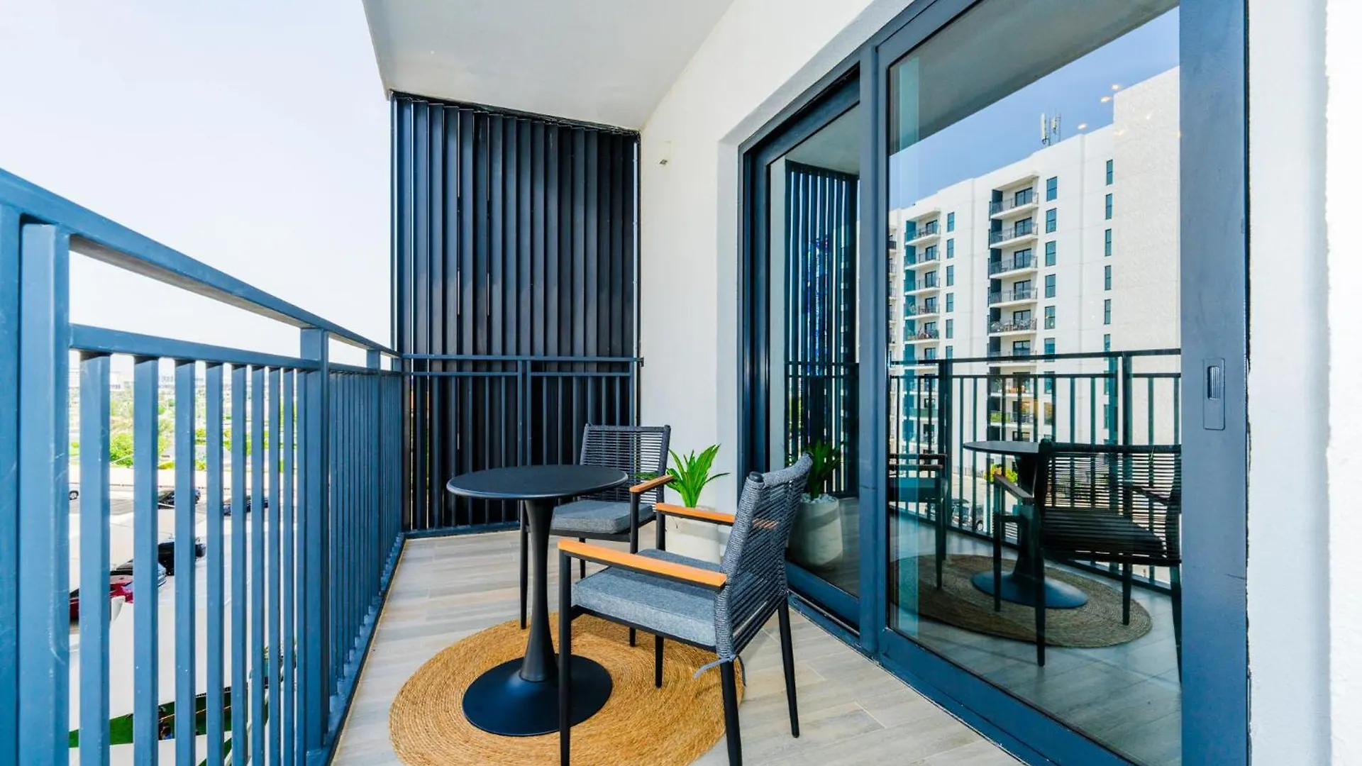 Two Bedroom Apartment By Otolo Homes With Free Yas Theme Park Tickets Abu Dhabi Förenade Arabemiraten