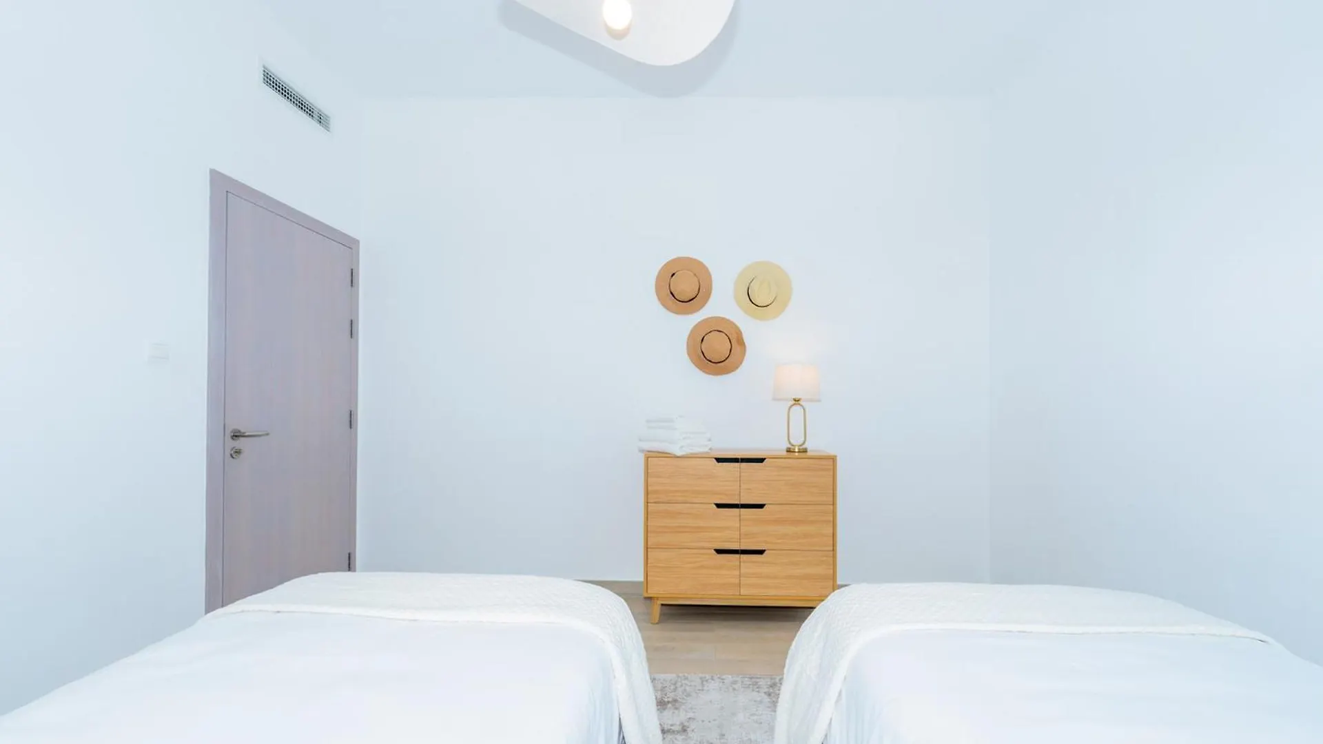 Two Bedroom Apartment By Otolo Homes With Free Yas Theme Park Tickets Abu Dhabi 0*,